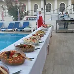 Ξενοδοχείο με διαμερίσματα Kaan 3*
